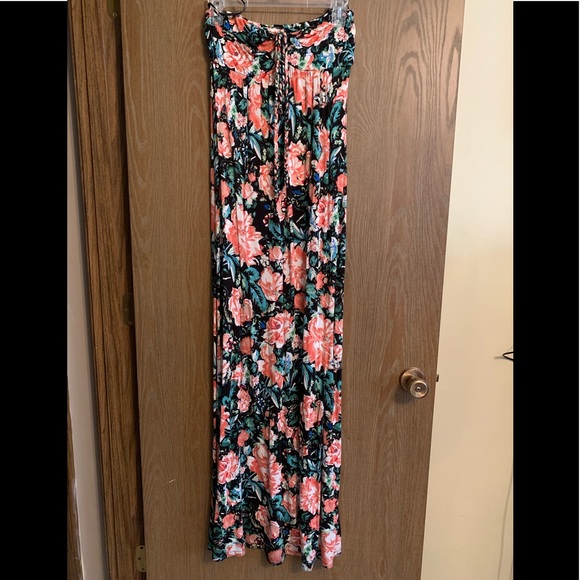 Forever 21 Dresses & Skirts - Convertible maxi dress Forever 21 Dresses & Skirts - Convertible maxi dress